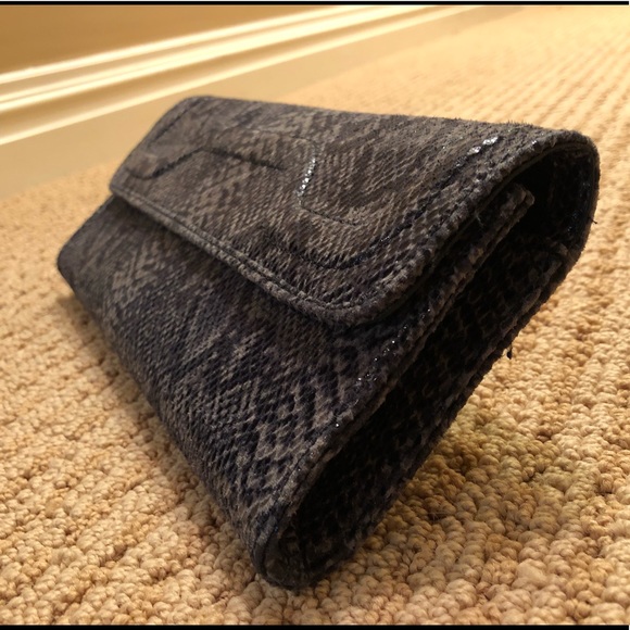 Reptile print clutch w/magnetic fold,soft material - Picture 3 of 6